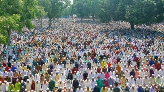 সিলেটে ঈদগাহে মুসল্লিদের ঢল : বিশ্ব শান্তি কামনায় দোয়া