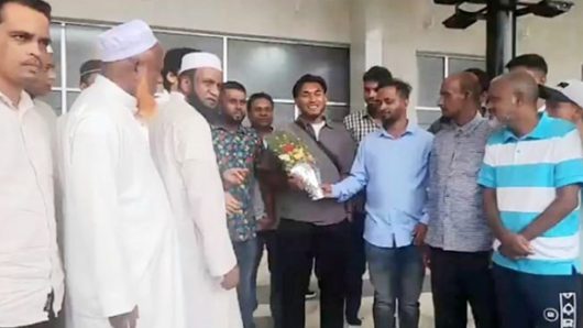 দেশের মাটিতে খেলার জন্য ইংল্যান্ড থেকে দেশে আসলেন তানভীর