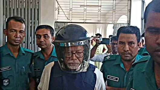 কাঠগড়ায় মলিন মুখে শুনলেন নিজের ফিরিস্তি
