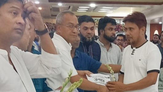 জুলাই-আগস্টের গণঅভ্যুত্থানে গুলিবিদ্ধ নেতাকর্মীদের মাঝে শুভেচ্ছা উপহার বিতরণ