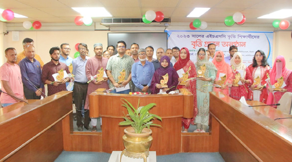 জালালাবাদ গ্যাস অফিসে কৃতি শিক্ষার্থীদের বৃত্তি প্রদান