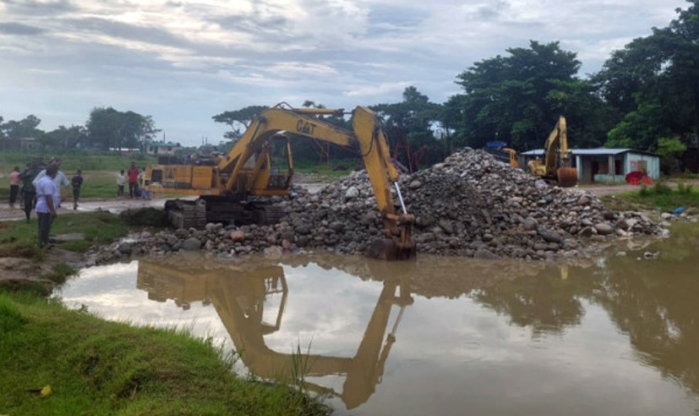 সিলেট সদরে ৫টি পুকুরে মিলল দেড় লাখ ঘনফুট পাথর