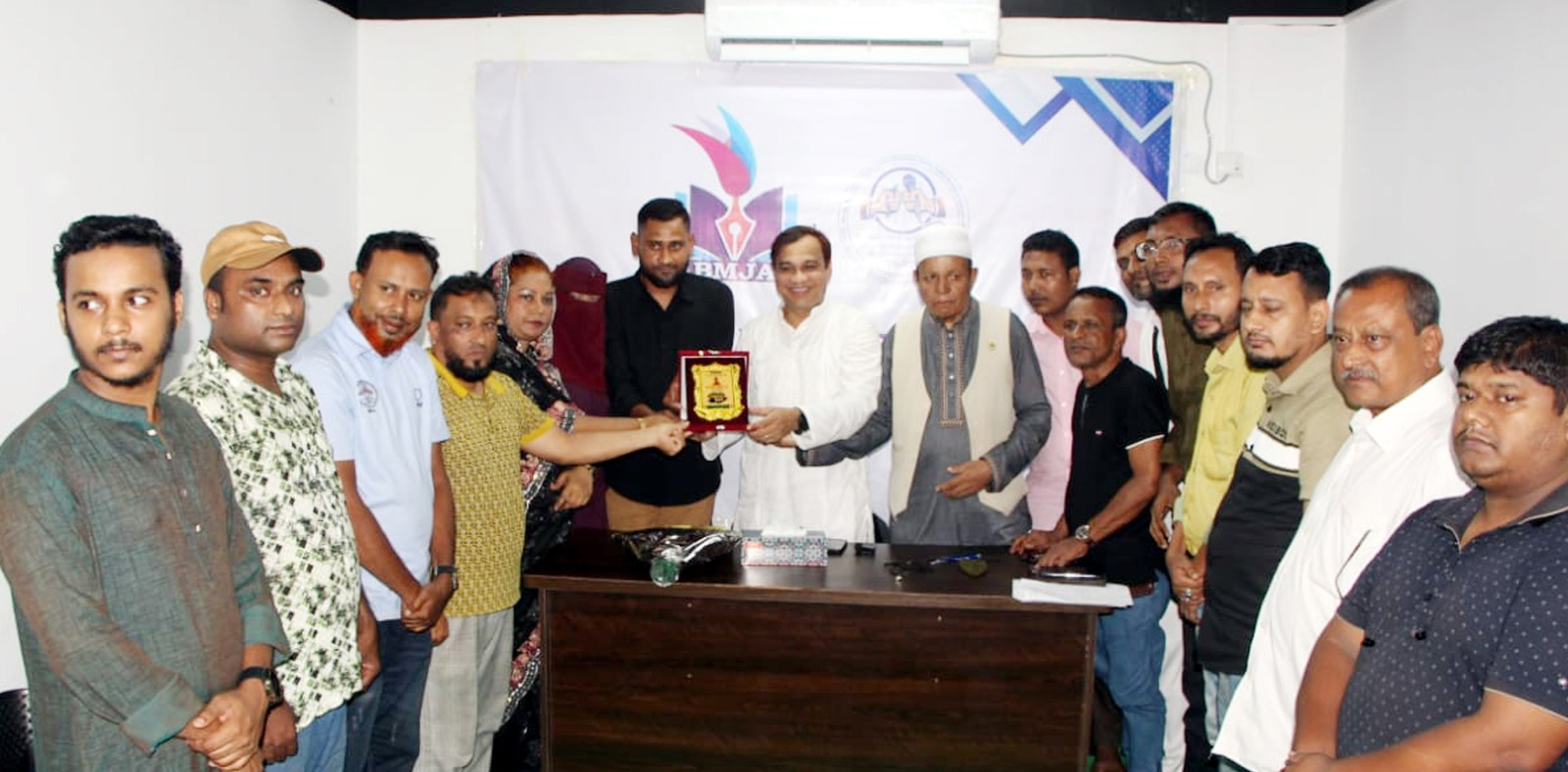 মানবিক কাজের মাধ্যমে নিজেকে প্রতিষ্ঠিত করতে হবে: কয়েস লোদী