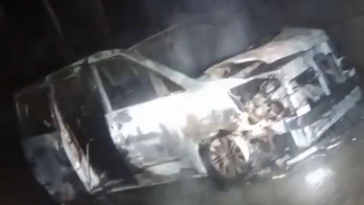 গোলাপগঞ্জে আওয়ামীলীগ নেতা এমাদুল হক লায়েকের মাইক্রোবাসে বিএনপি-জামায়াতের আগুন