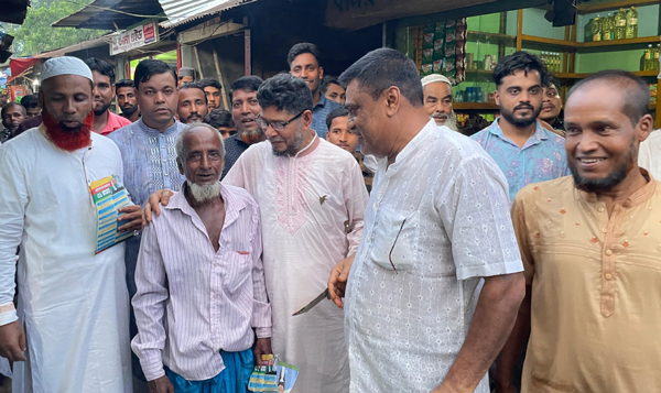 জৈন্তাপুরে রাষ্ট্রকাঠামো মেরামতের ৩১ দফার প্রচারপত্র বিতরণ