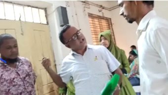 ধর্ষণের শিকার শিশুর বাবাকে মারতে যাওয়া সেই চিকিৎসক বরখাস্ত