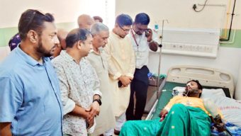 অসুস্থ যুবদল নেতা আলীর পাশে বদরুজ্জামান সেলিম