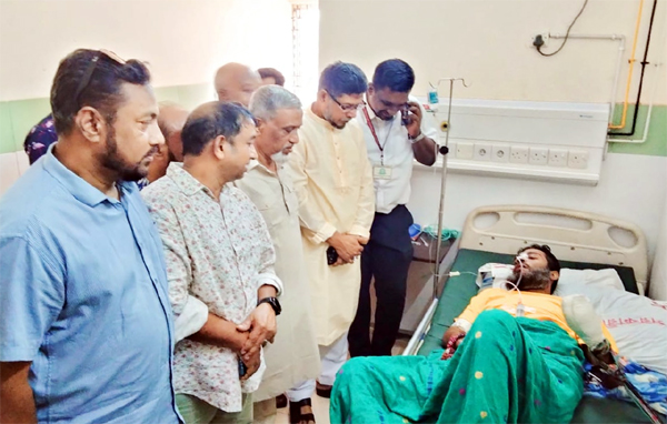 অসুস্থ যুবদল নেতা আলীর পাশে বদরুজ্জামান সেলিম