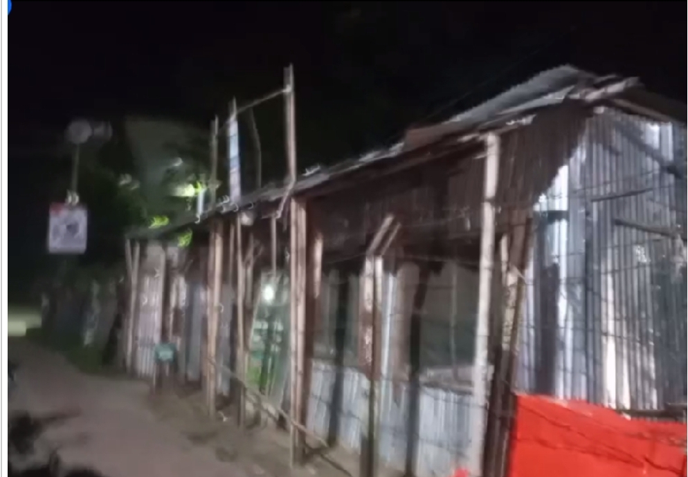 রেলের জমি দখল করে মসজিদ, অপসারণের নির্দেশ ডিসির