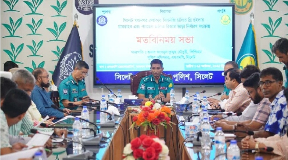 সিলেটে সিএনজি অটোরিকশায় বাড়তি ভাড়া ও তিনজনের বাড়তি যাত্রী নিতে মানা