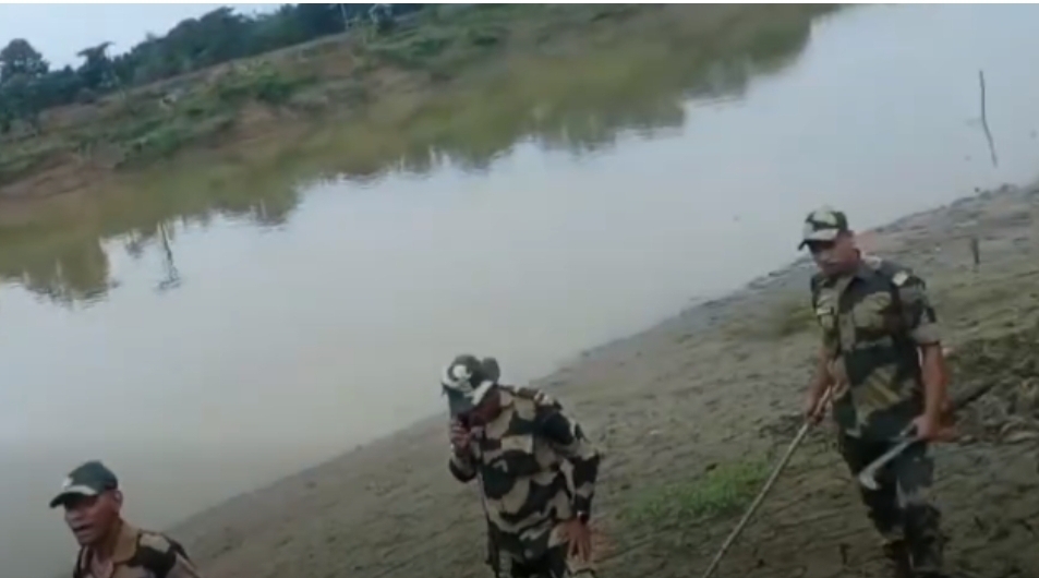 জকিগঞ্জে বাংলাদেশের সীমানায় ঢুকে স্থাপনা ভাঙচুর, স্থানীয়দের প্রতিরোধে পিছু হটল বিএসএফ