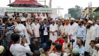 সিলেটের সব প্রকল্প দ্রুত বাস্তবায়ন করা হবে:  গণঅবস্থানে এসে বললেন ডিসি সারওয়ার আলম
