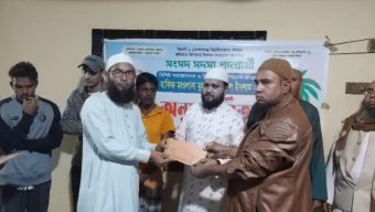 শরিফগঞ্জে ওয়াদাকৃত টাকা হস্তান্তর করলেন খেজুর গাছের প্রার্থী মুহাম্মদ ফখরুল ইসলাম