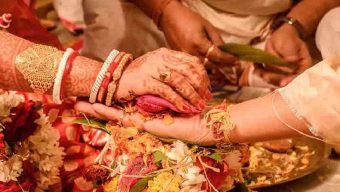 বাসর রাতে মুখ ধোয়ায় ‘বদলে গেল’ কনে, অভিযোগ মেকআপের কারণে