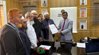 গোলাপগঞ্জ পৌর শহরে ফ্লাইওভার না করা সহ বিভিন্ন দাবিতে ব্যবসায়ীদের স্মারকলিপি