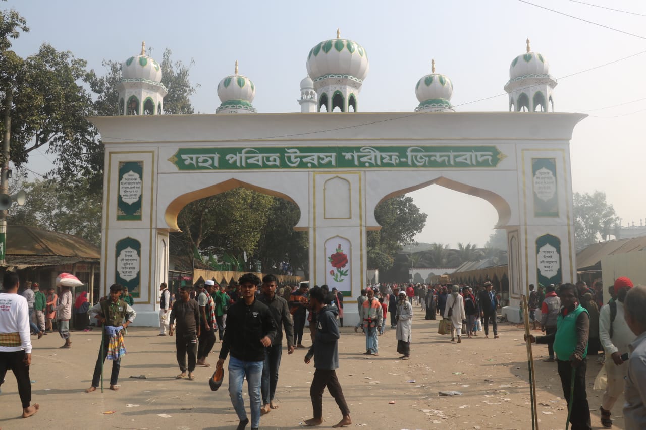 লাখো ভক্তের সমাগমে আটরশিতে শুরু বিশ্ব উরস শরীফ