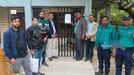 আনোয়ারুজ্জামানের এপিএস শহীদের বাসার দরজায় দুদকের নোটিশ