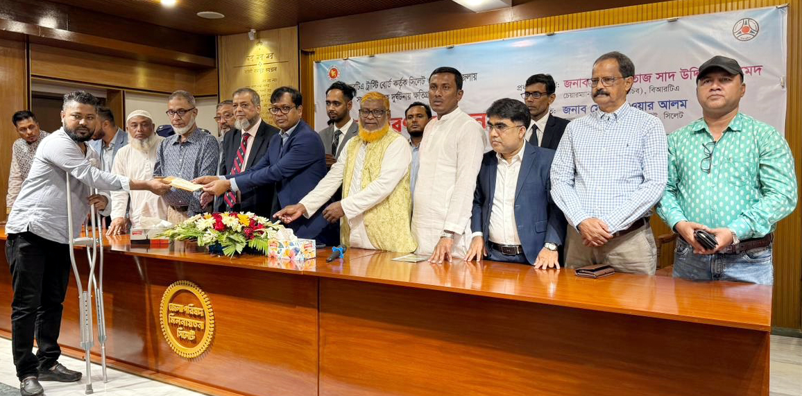 সিলেটে সড়ক দূঘটনায় ৯৪টি পরিবারকে ৩ কোটি টাকার চেক হস্তান্তর করল বিআরটিএ