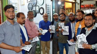 খন্দকার আব্দুল মুক্তাদিরের সমর্থনে ডিইএব’র লিফলেট বিতরণ