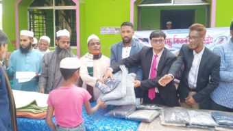 হারিছ চৌধুরী ফাউন্ডেশনের উদ্যোগে শফিকুল হক চৌধুরী মেমোরিয়াল এতিমখানায় শীতবস্ত্র বিতরণ