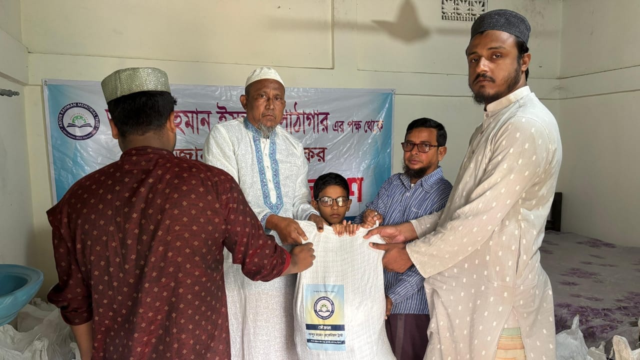দক্ষিণ সুরমার সুলতানপুরে রমজানের উপহার সামগ্রী বিতরণ