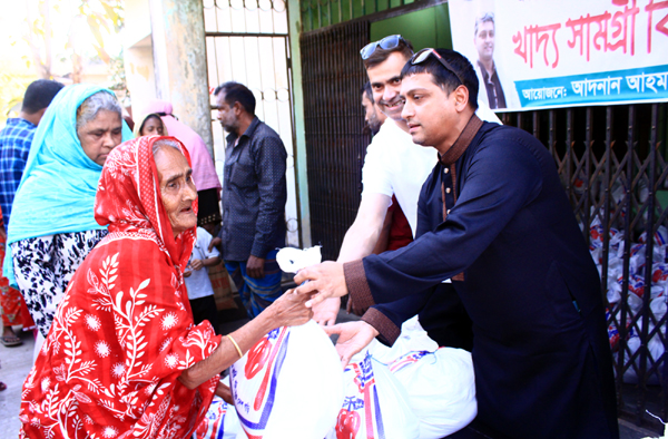 বেগম খালেদা জিয়ার রুহের মাগফিরাত কামনায় আদনান আহমেদ’র উদ্যোগে খাদ্যসামগ্রী বিতরণ