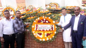 শহীদ মিনারে ভাষা শহীদদের প্রতি সিলেট স্টেশন ক্লাবের শ্রদ্ধাঞ্জলি অর্পণ