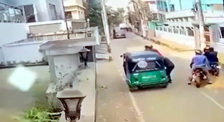 সিলেটে নারী কর পরিদর্শককে পিস্তল ঠেকিয়ে ছিনতাই, জনমনে আতঙ্ক