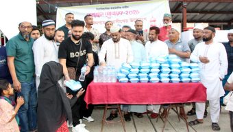 রোজাদারদের মাঝে ‘শাহী ঈদগাহ প্রবাসী’দের উদ্যোগে ইফতার বিতরণ