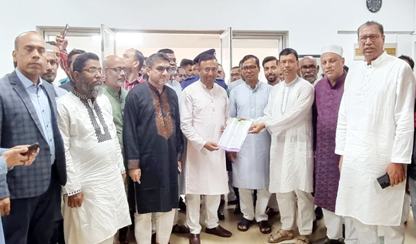 সিলেটের উন্নয়নে উপদেষ্টা হুমায়ুন কবিরের কাছে ‘গণদাবী ফোরাম’-এর স্মারকলিপি প্রদান