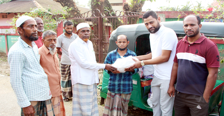 আনোয়ার ফাউন্ডেশন ইউকে’র উদ্যোগে ঈদ উপহার বিতরণ