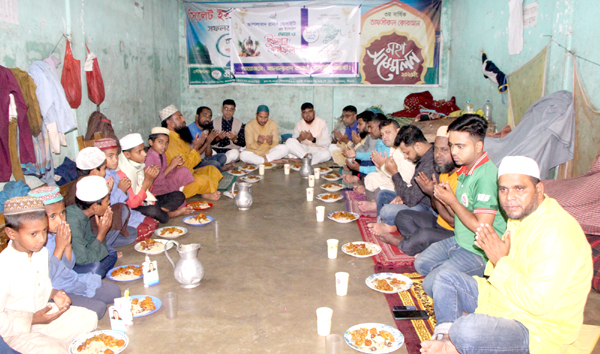 মাদ্রাসার এতিম শিক্ষার্থীদের নিয়ে জালালাবাদ রানার্স সোসাইটির ইফতার মাহফিল