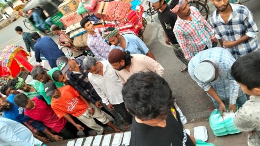 ‘হ্যাল্পিং হ্যান্ডস সিলেট’-এর উদ্যোগে ইফতার বিতরণ
