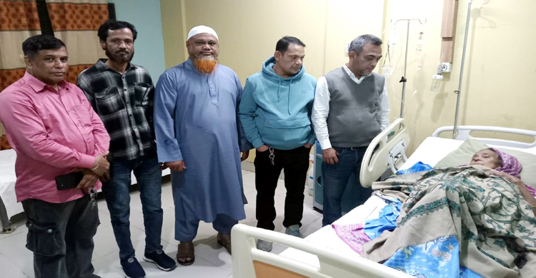 সিলেট মহানগর যুবদল নেতা তানিমের মায়ের অসুস্থতায় হাসপাতালে যুবদল নেতৃবৃন্দ