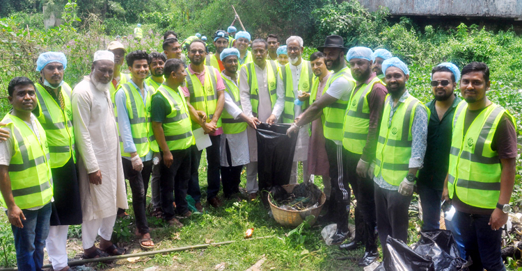 দক্ষিণ সুরমায় এম. এ. মালিক ফাউন্ডেশনের উদ্যোগে খাল পরিষ্কার কর্মসূচির উদ্বোধন