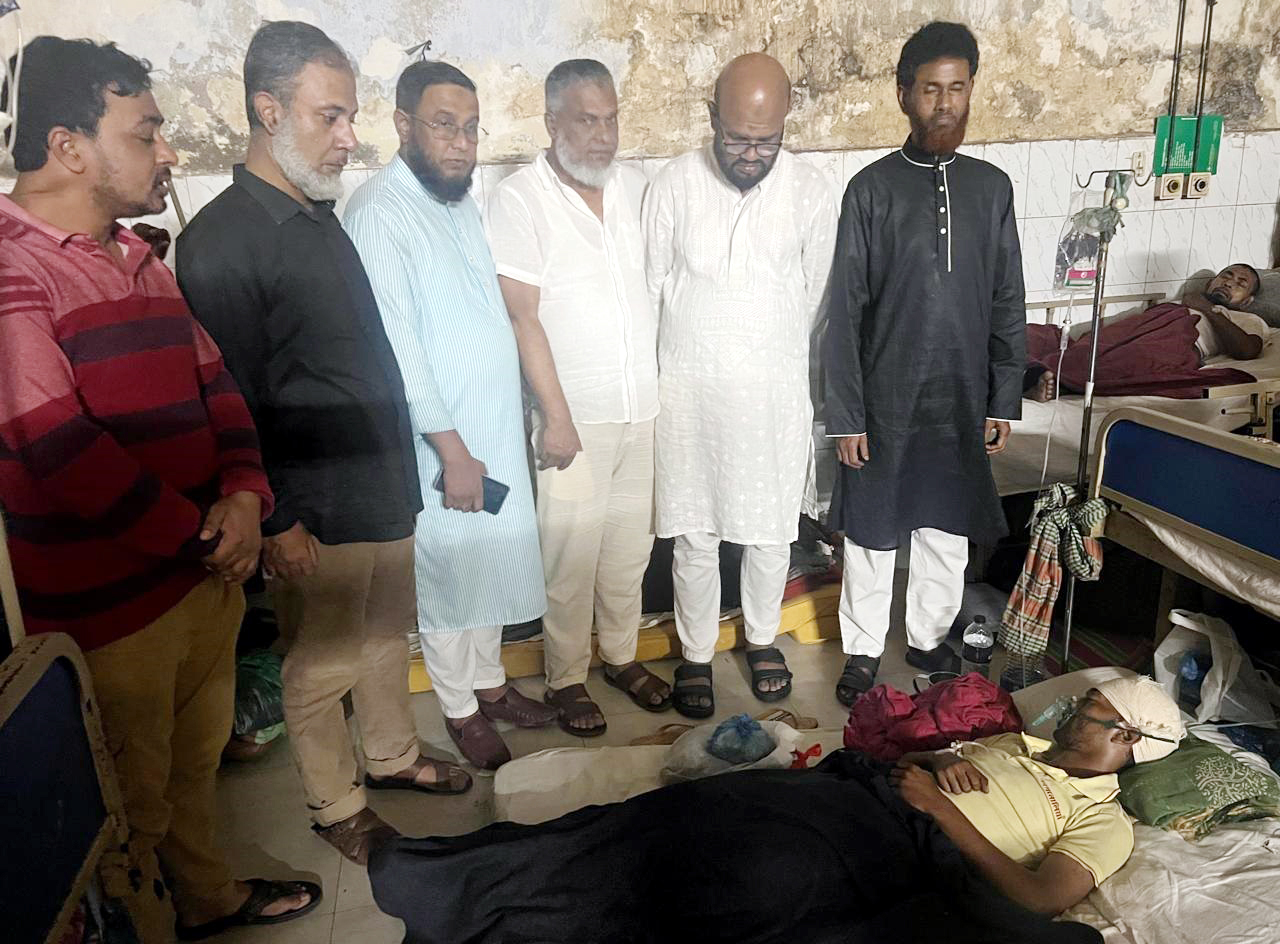 কেন্দ্রীয় বাস টার্মিনালের ঘটনায় আহত শ্রমিকদের পাশে মালিক সমিতি