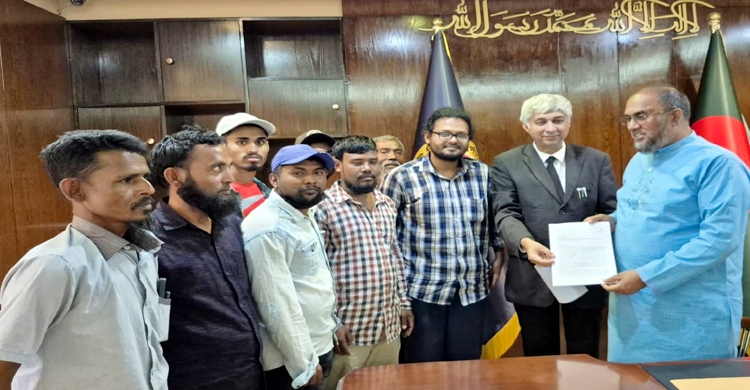 ১১ দফা দাবিতে সিসিক প্রশাসক বরাবর রিকশা-ভ্যান-ইজিবাইক শ্রমিক ইউনিয়নের স্মারকলিপি