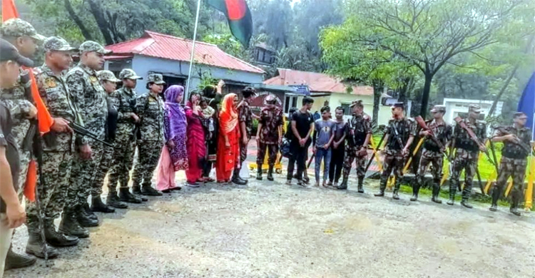 সিলেট সীমান্ত থেকে যে কারণে নারী ও শিশুসহ ৯ জন আ ট ক