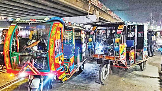 মঙ্গলবারের মধ্যে নগর থেকে ব্যাটারিচালিত অটোরিকশার শোরুম অপসারণের নির্দেশ