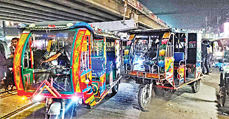 মঙ্গলবারের মধ্যে নগর থেকে ব্যাটারিচালিত অটোরিকশার শোরুম অপসারণের নির্দেশ