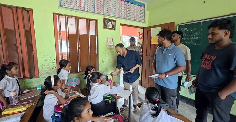 হাম-রুবেলা প্রতিরোধে ৪নং ওয়ার্ডের কাউন্সিলর পদপ্রার্থী ওমর মাহবুবের সচেতনতামূলক লিফলেট বিতরণ