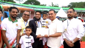 প্রধানমন্ত্রীর উপস্থিতিতে আনোয়ার হোসেনের আন্তর্জাতিক উশু সনদ প্রদর্শন