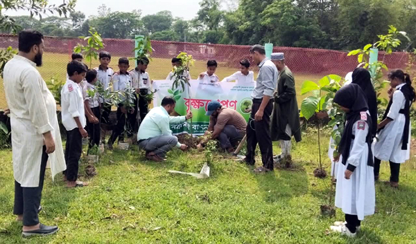 প্রধানমন্ত্রীর অগ্রাধিকার প্রকল্প বাস্তবায়নে নকশী বাংলা ফাউন্ডেশনের মাসব্যাপী বৃক্ষরোপণ কর্মসূচি