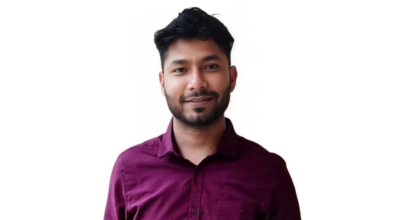 সরকারের কার্যক্রম নিয়ে সমালোচনা, হুমকিতে প্রাবাসীর পরিবার!