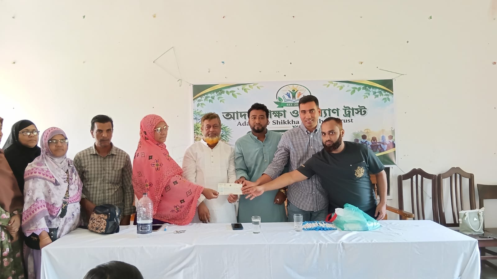 রাণাপিং আদর্শ শিশু বিদ্যালয়ে ৩ লাখ টাকার অনুদান দিল আদর্শ শিক্ষা ও কল্যাণ ট্রাস্ট
